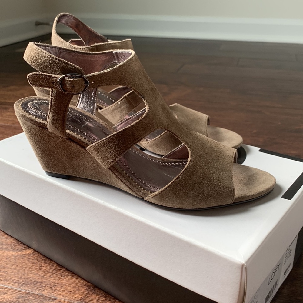 NIB LOFT Brown Frankie Suede Leather Open Toe Wedges Size 6.5